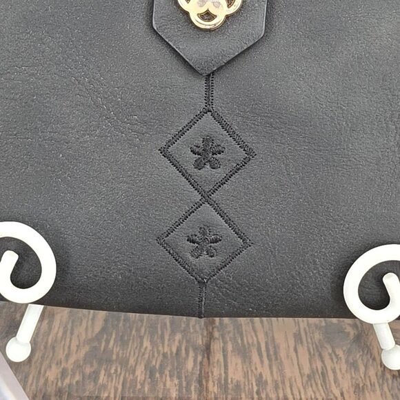 Prettyzys Faux Leather Wallet Black Gold Zip Card Slot ID Snap 2 Section Classic - Picture 3 of 13